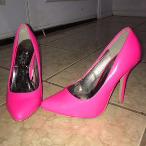 Charles Albert pink pumps 👠